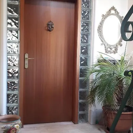 Ella Apartment *