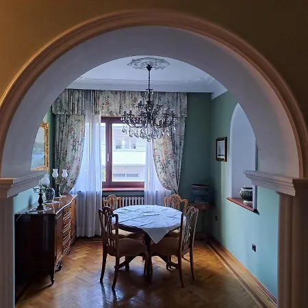 Ella Apartment *